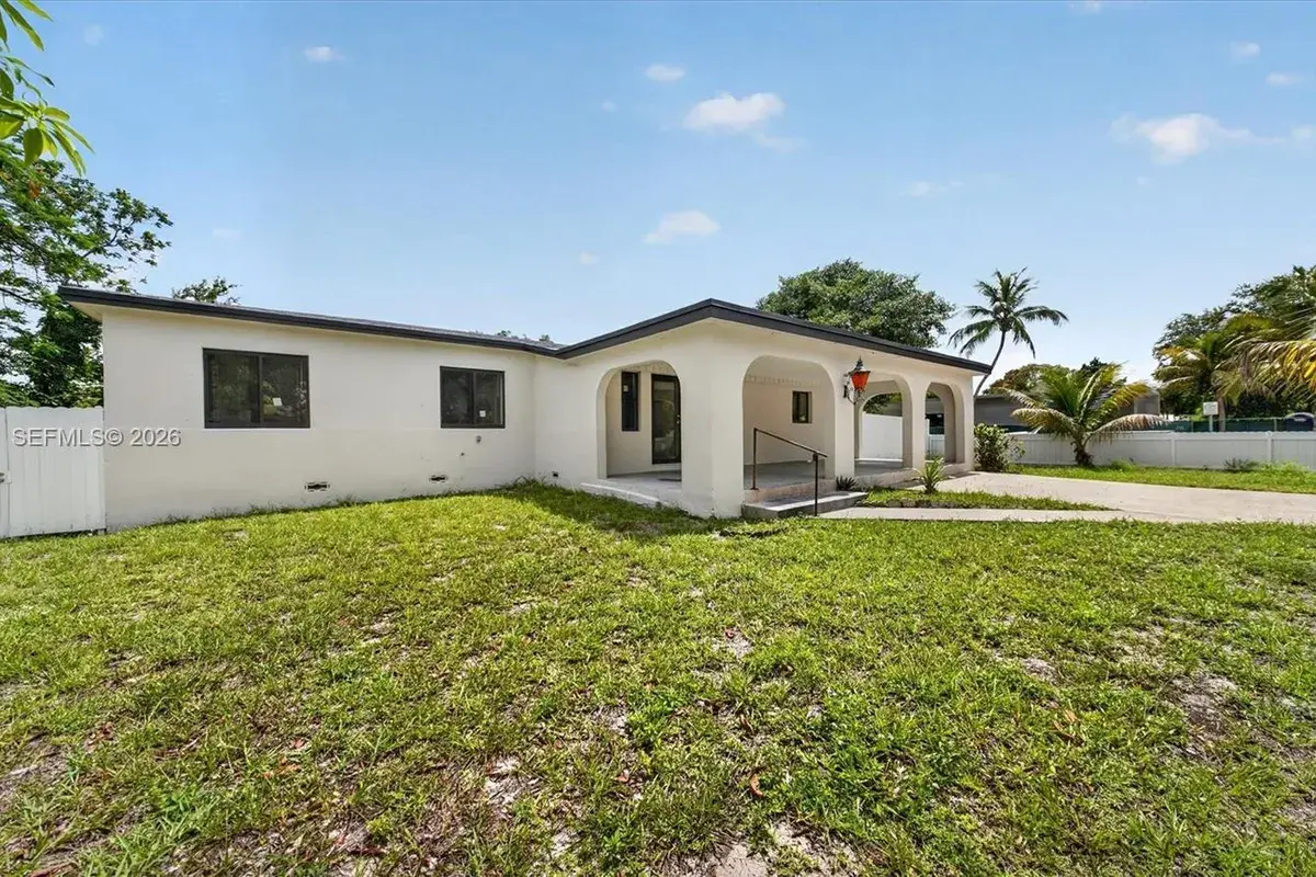 900 Superior St, Opa-Locka FL 33054