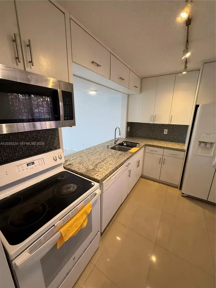 8625 NW 8th St # 420, Miami FL 33126