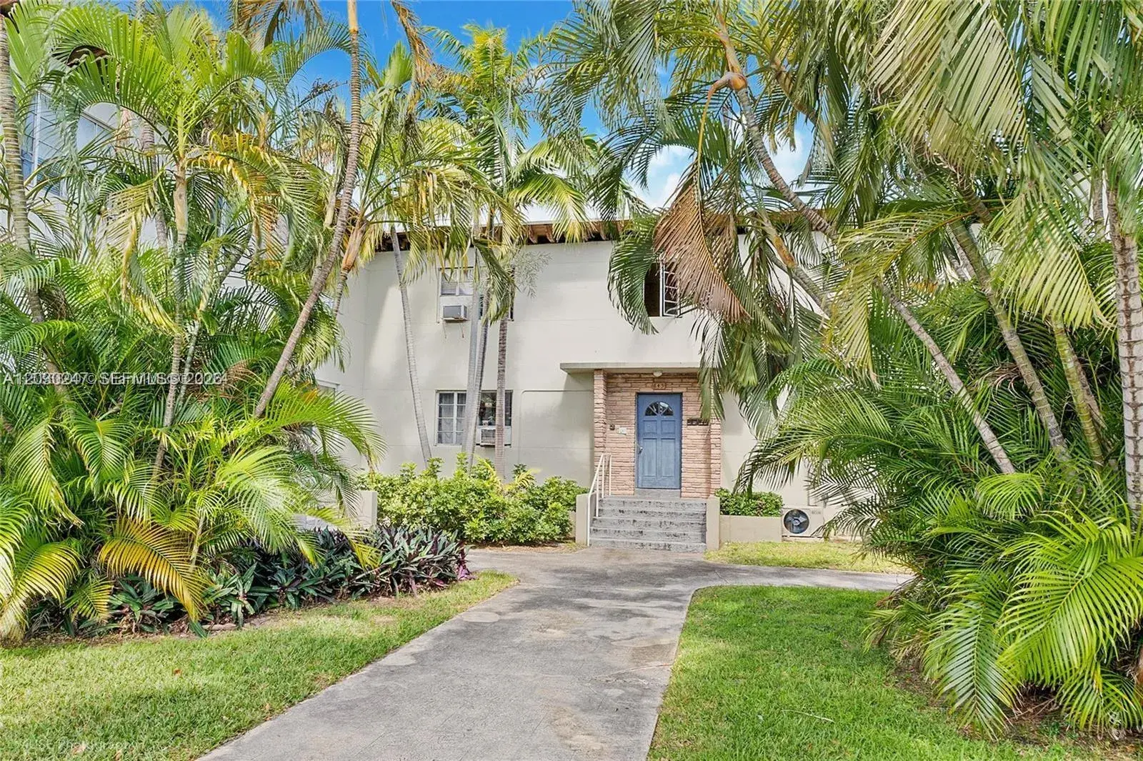 1 bedroom 1 bath for sale at 8320 Crespi Blvd # 11, Miami Beach FL 33141