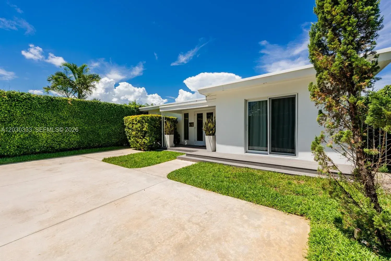 575 W 50th St, Miami Beach FL 33140