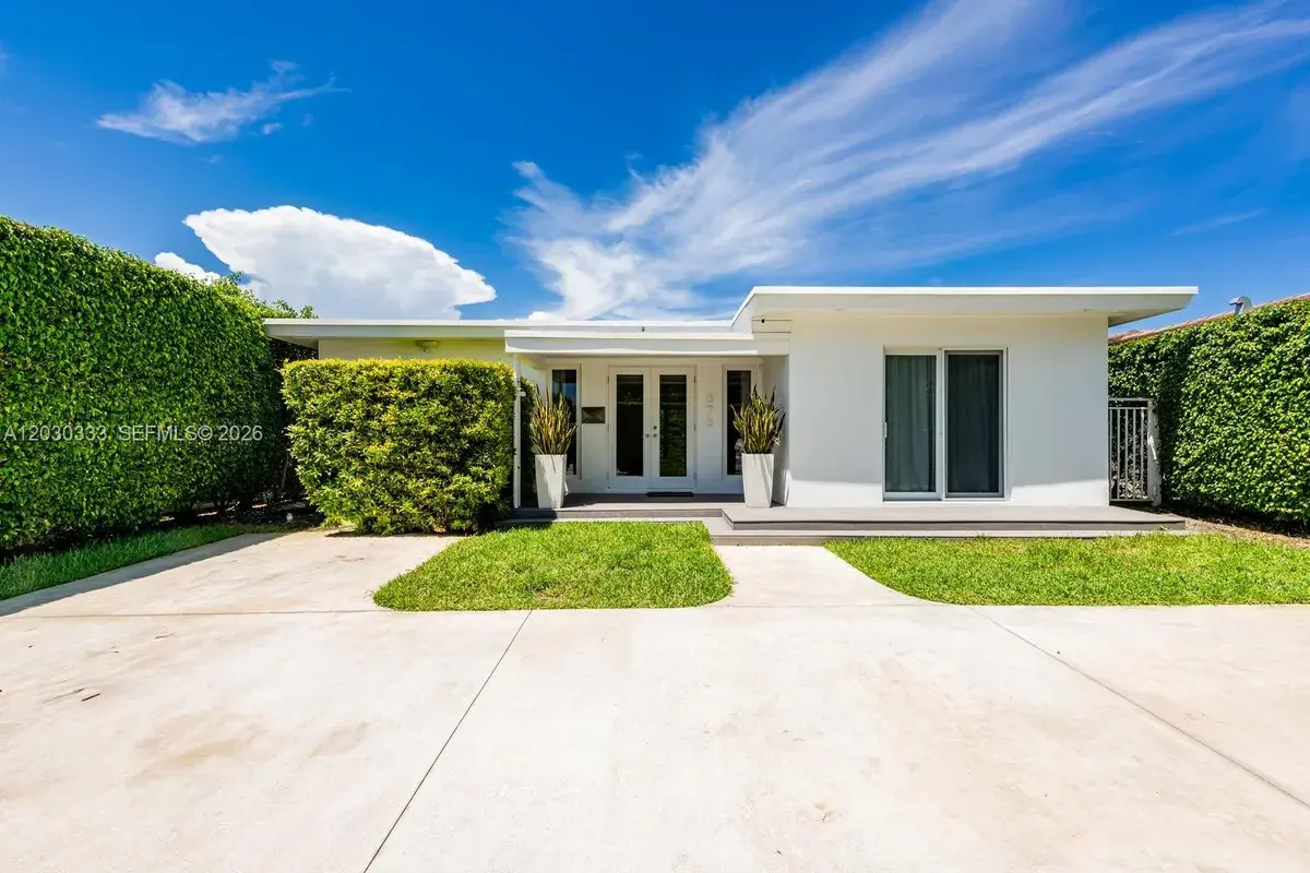 575 W 50th St, Miami Beach FL 33140