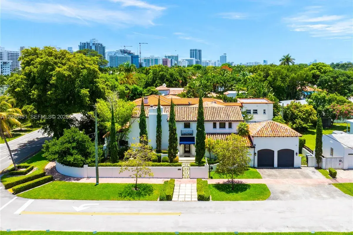 5860 Pine Tree Dr, Miami Beach FL 33140