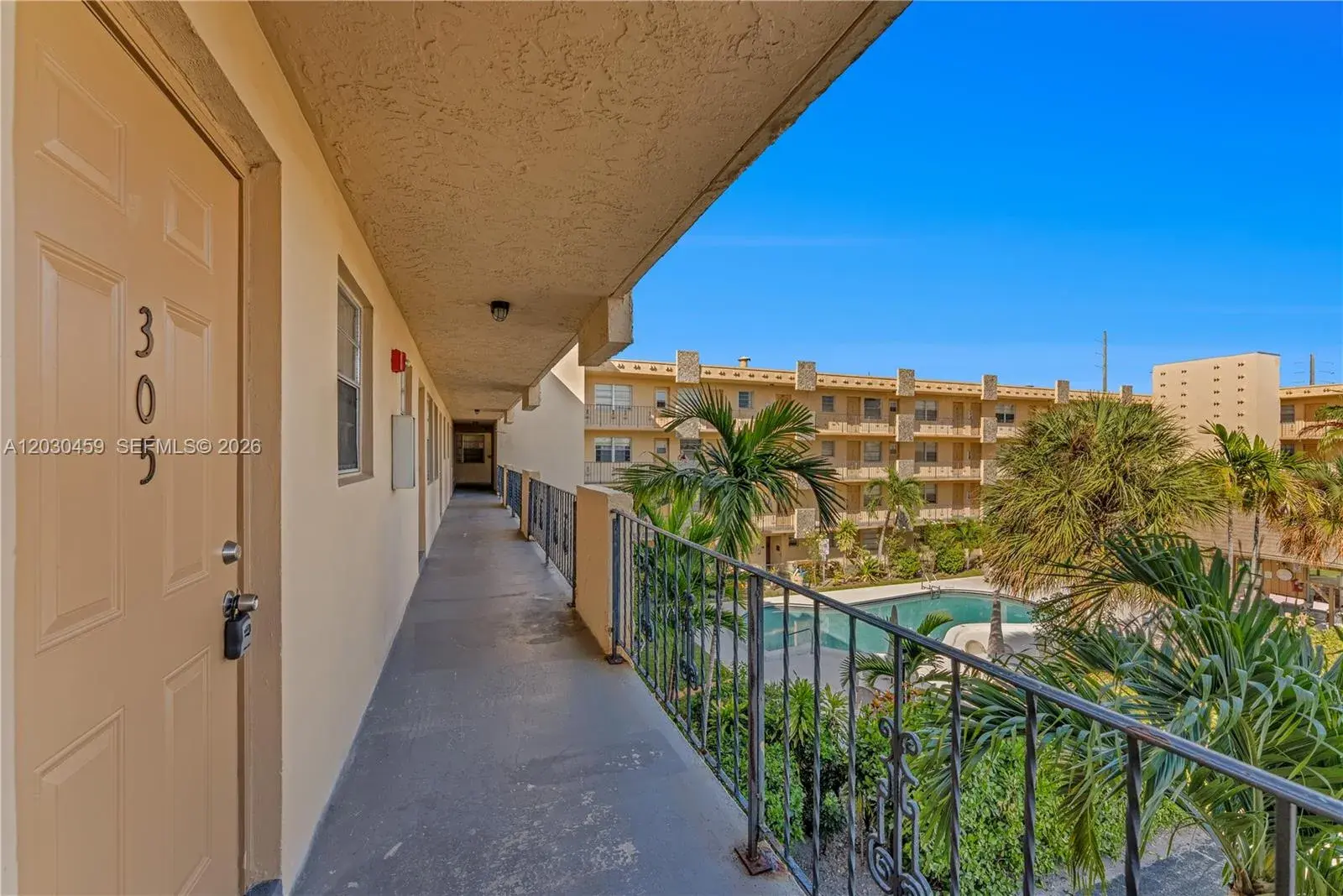 2145 Pierce St # 305, Hollywood FL 33020