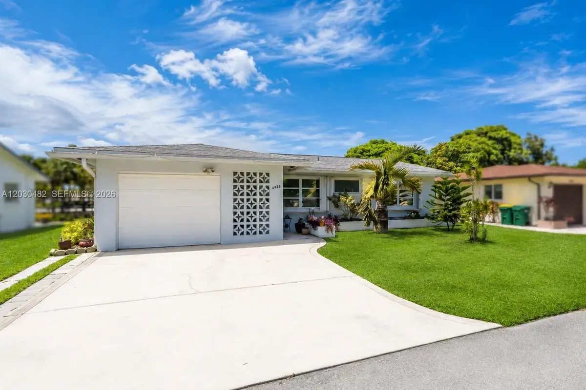 4923 NW 55th Ct, Tamarac FL 33319