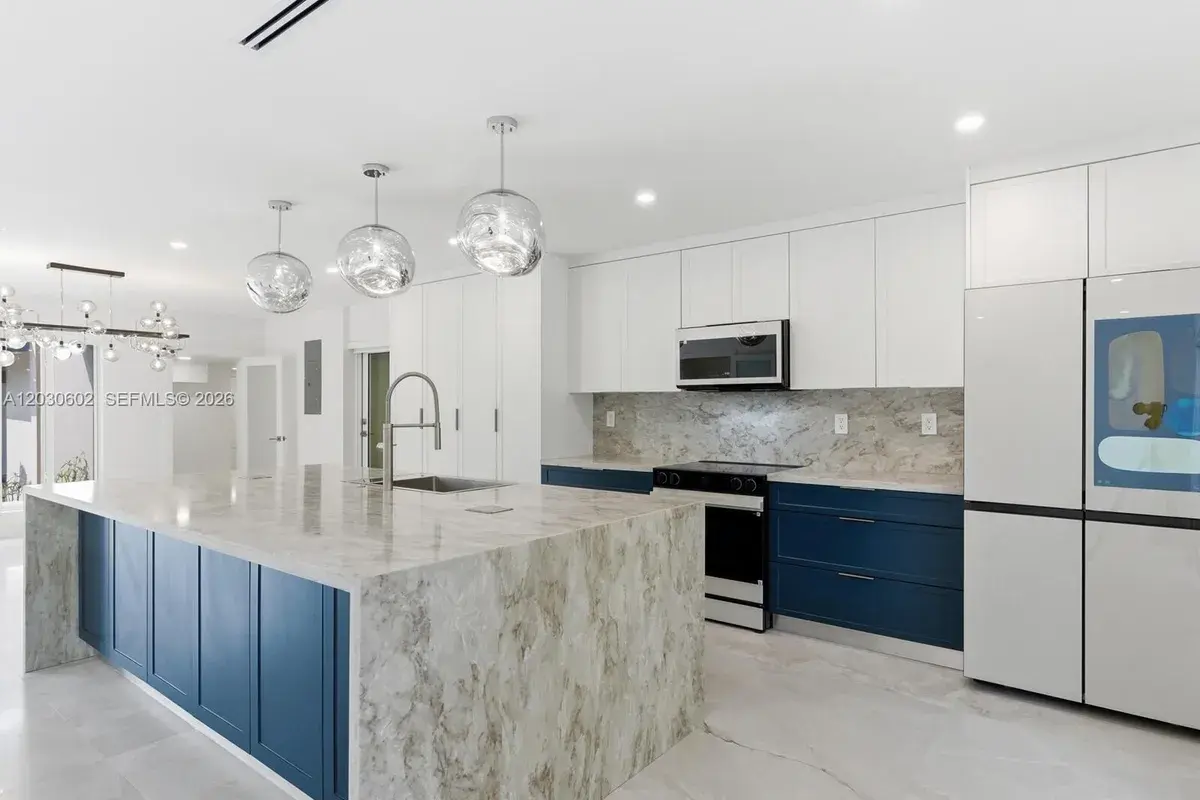 291 E Shore Dr E, Miami FL 33133