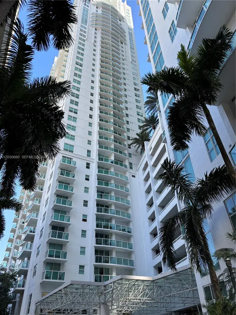 1 bedroom 1 bath Residential Lease for rent at 31 SE 5th St # 2103, Miami FL 33131