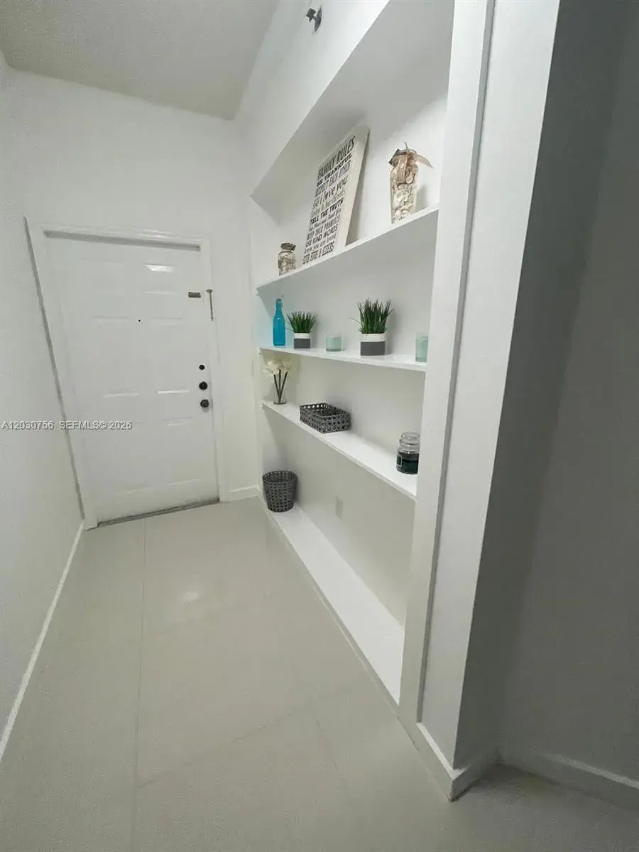 1 bedroom 1 bath Residential for sale at 3255 NE 184th St # 12114, Aventura FL 33160