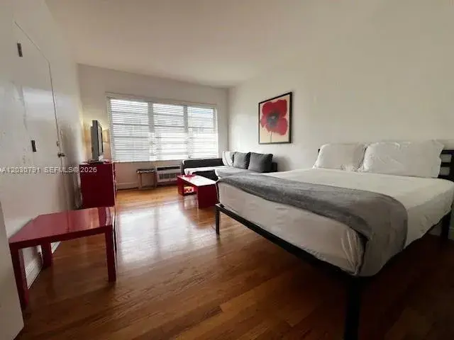 1 bath Residential Lease for rent at 601 7th St # 4, Miami Beach FL 33139