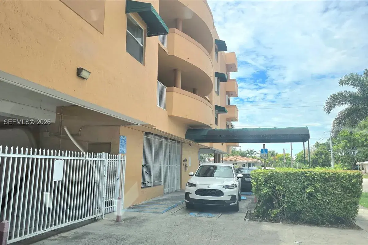 2441 SW 31st Ave # 207, Miami FL 33145
