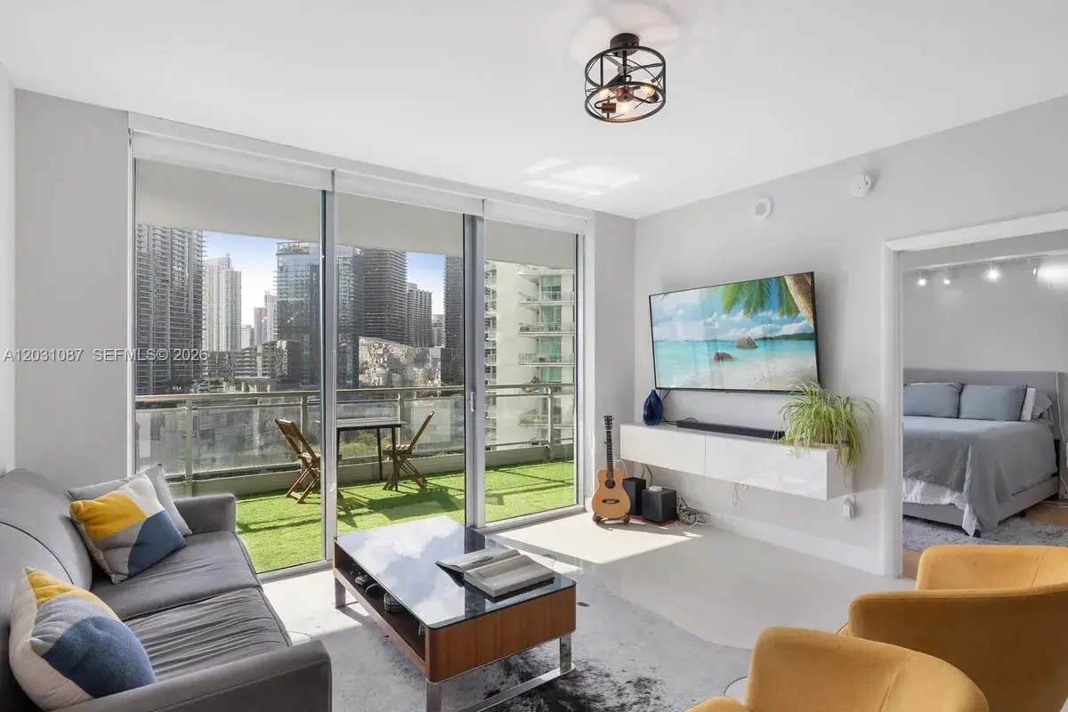 90 SW 3rd St # 2015, Miami FL 33130