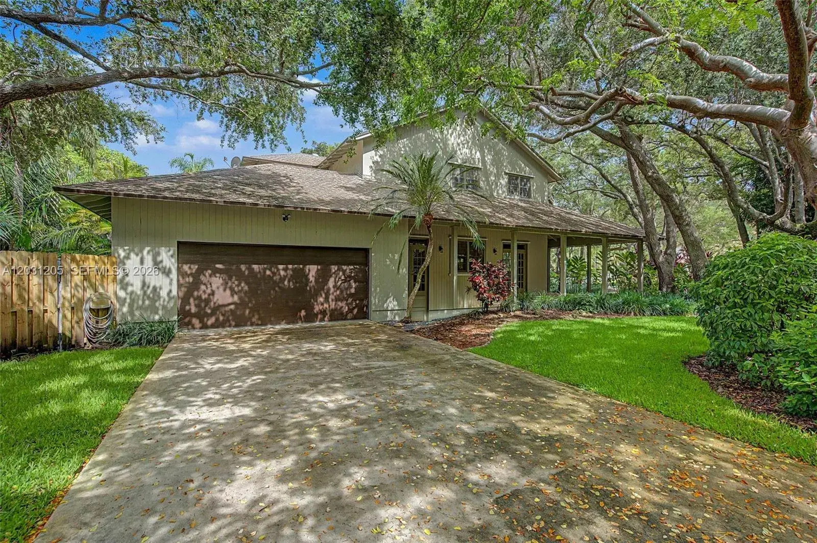 8200 SW 182nd St, Palmetto Bay FL 33157