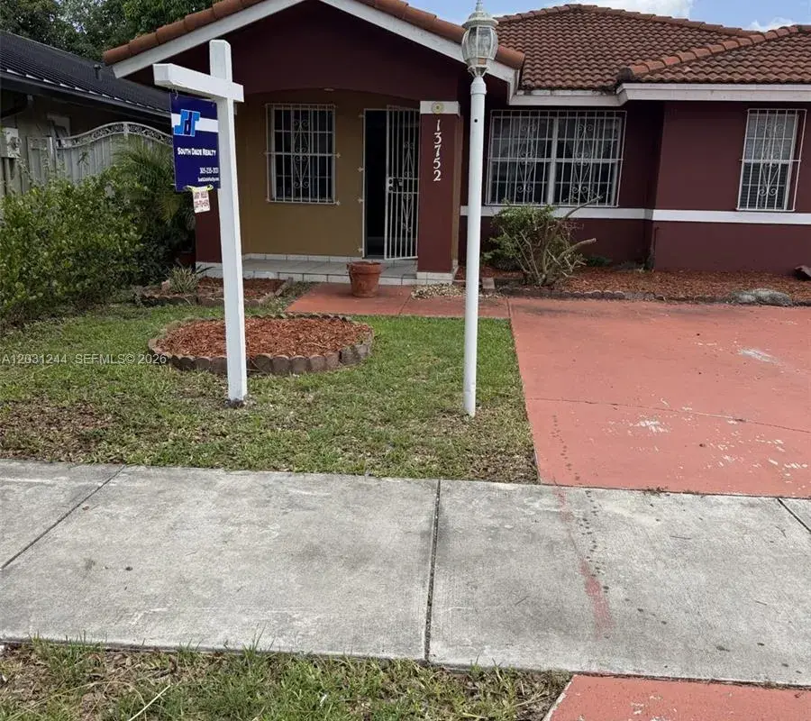 13752 SW 156th St, Miami FL 33177