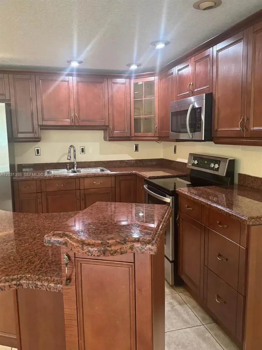 11173 NW 7th St # 18, Miami FL 33172