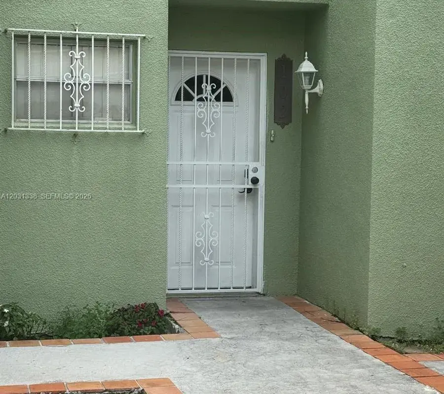 11173 NW 7th St # 18, Miami FL 33172