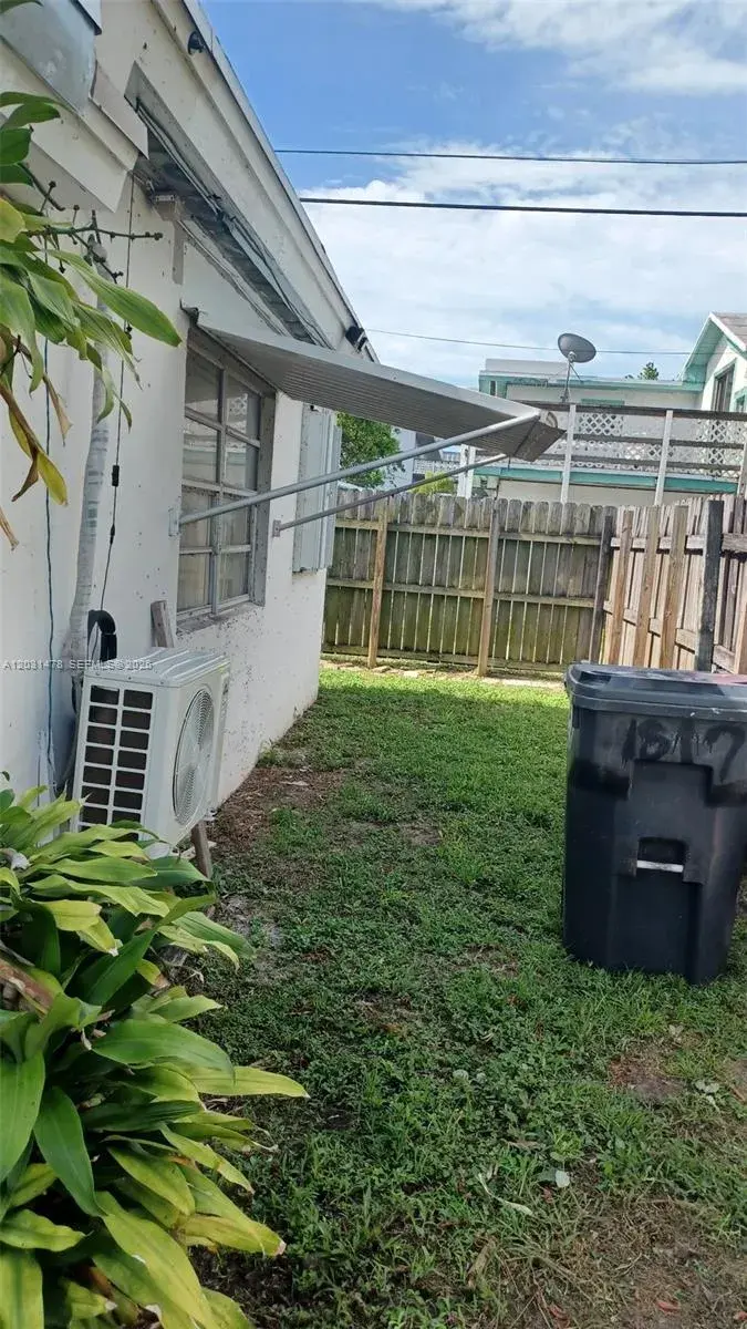 1 bedroom 1 bath Residential Lease for rent at 1806 Funston St # B, Hollywood FL 33020