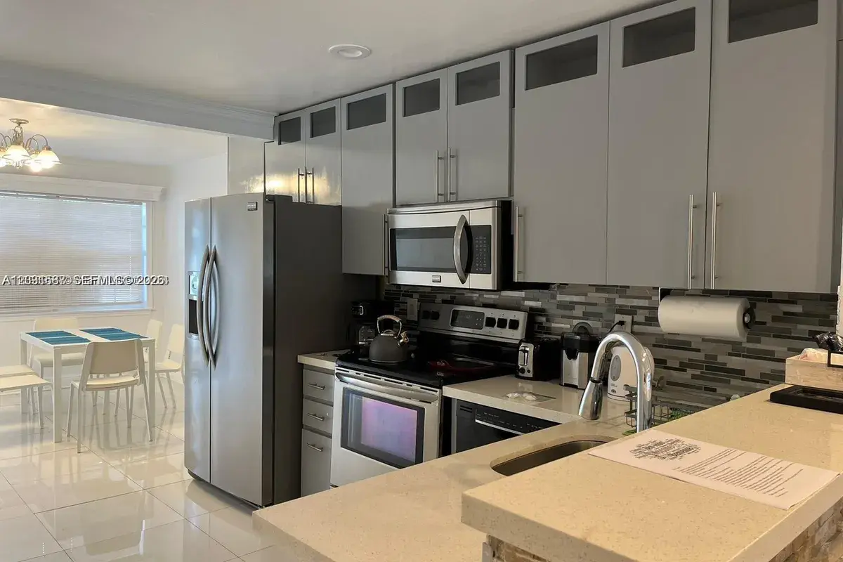 6431 Hayes St, Hollywood FL 33024