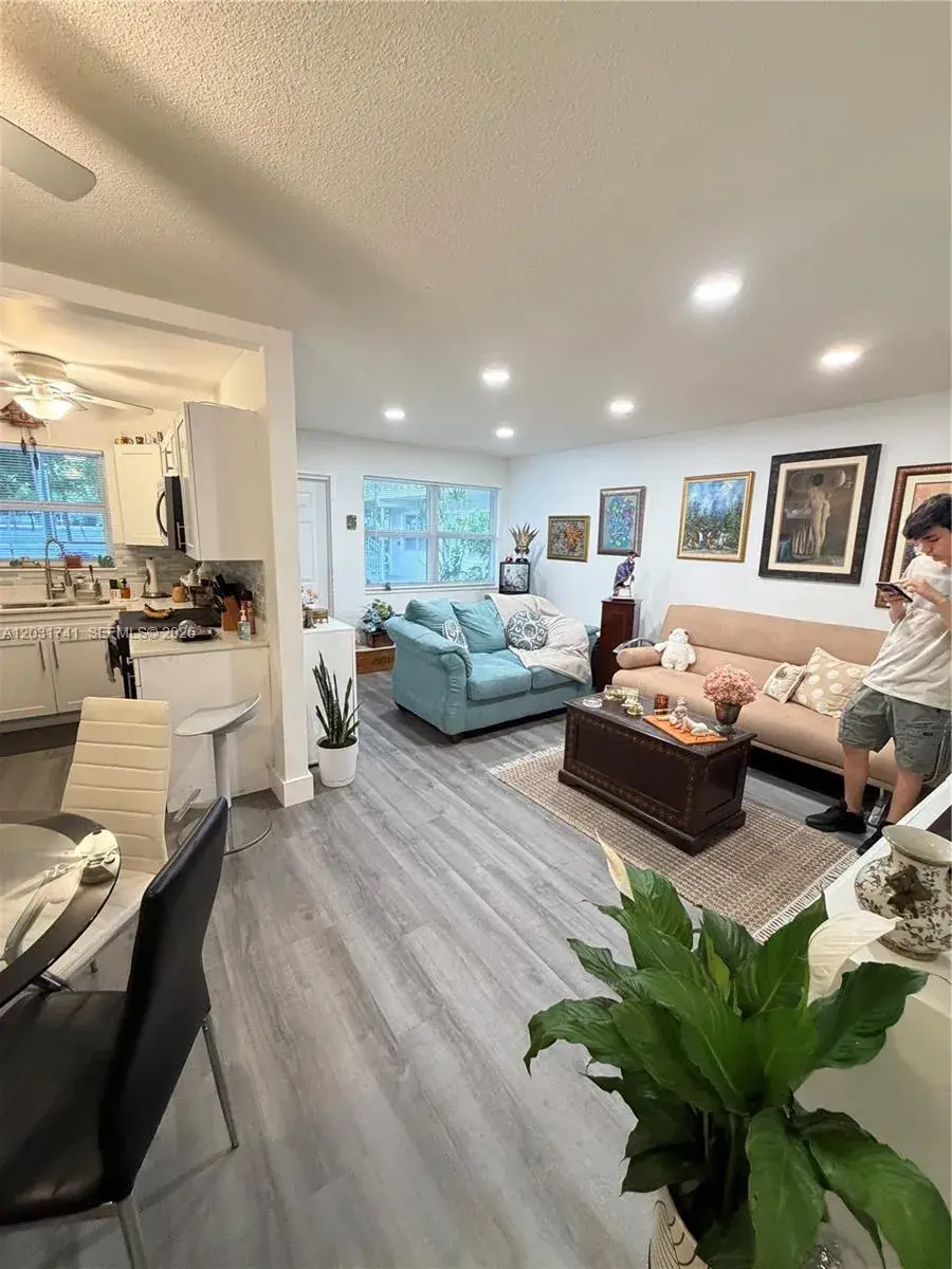 1 bedroom 1 bath Residential for sale at 3500 Harrison # 4, Hollywood FL 33021
