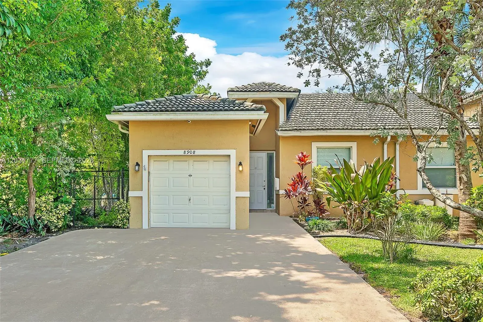 3 bedroom 2 bath Residential Lease for rent at 8908 NW 40th St, Coral Springs FL 33065