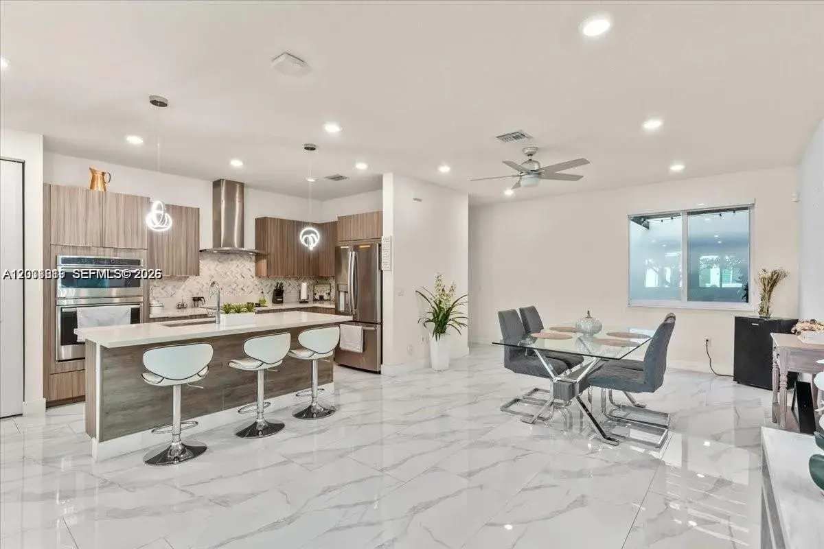 6680 NW 102nd Path, Doral FL 33178