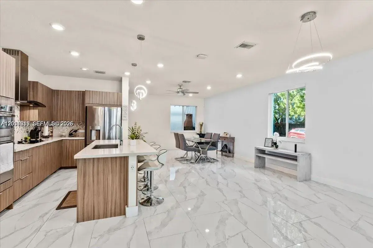 6680 NW 102nd Path, Doral FL 33178