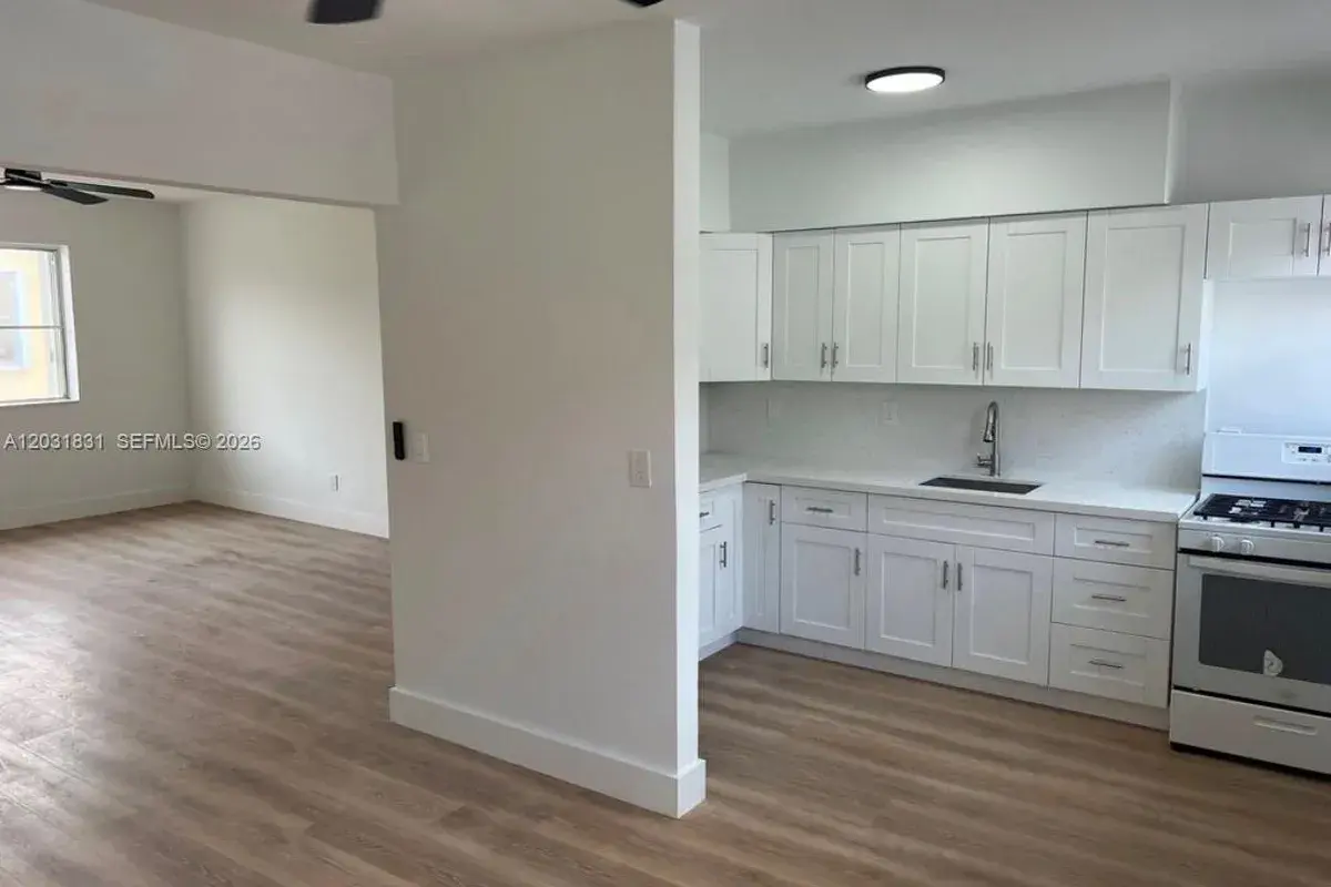 7730 Byron Ave # 4, Miami Beach FL 33141