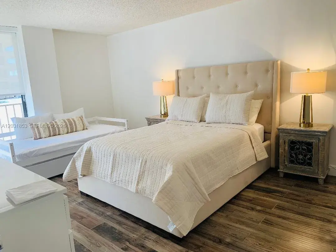 1 bedroom 1 bath Residential Lease for rent at 2625 Collins Ave # 502, Miami Beach FL 33140