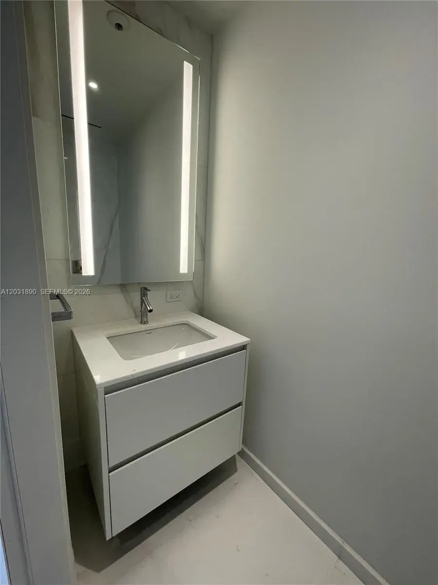 300 Biscayne Blvd Way # 2008, Miami FL 33131