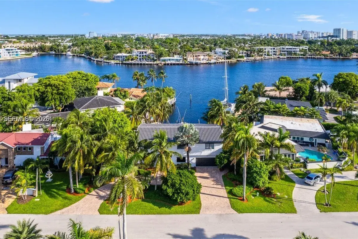 2445 SE 8th St, Pompano Beach FL 33062