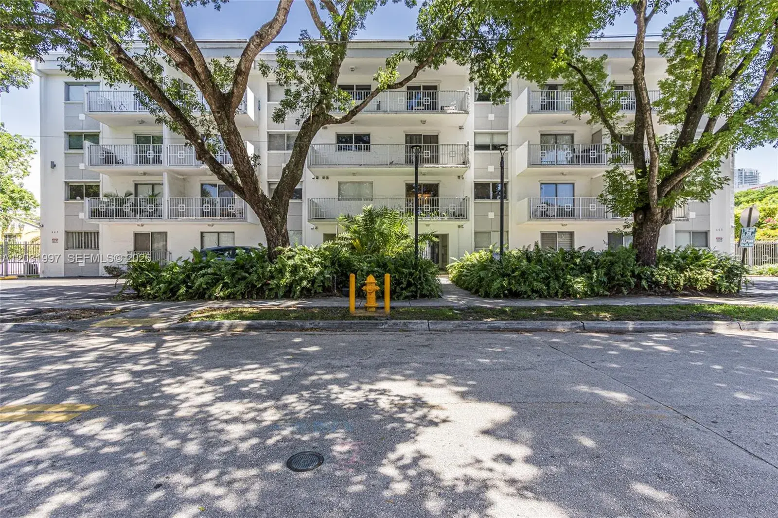 1 bedroom 1 bath Residential for sale at 445 SW 11th St # 102, Miami FL 33130