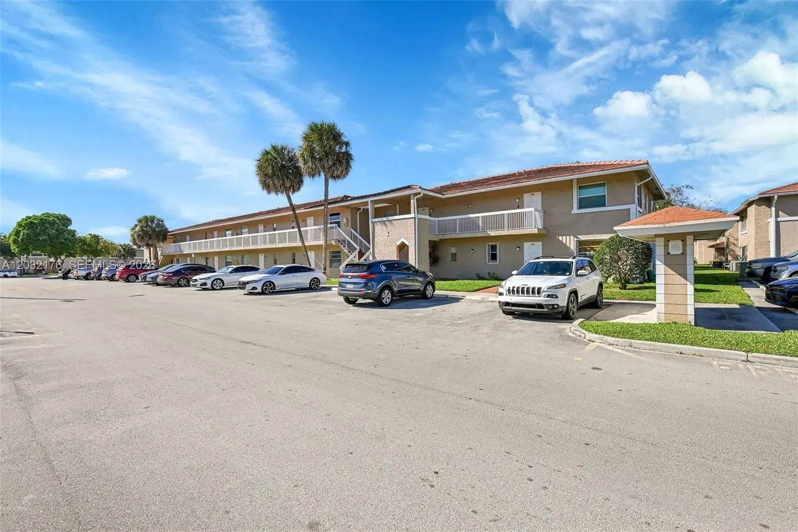 2 bedroom 2 bath Residential Lease for rent at 906 Twin Lakes Dr # J, Coral Springs FL 33071