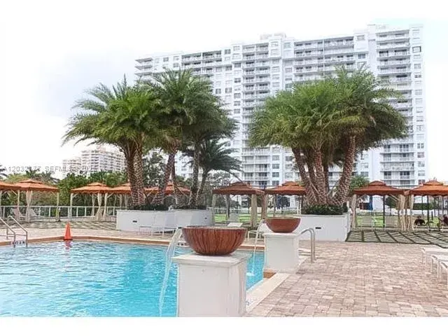 2 bedroom 2 bath Residential Lease for rent at 2851 NE 183rd St # 109E, Aventura FL 33160