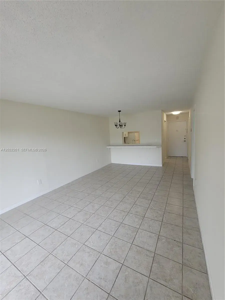 2800 NW 56th Ave # E401, Lauderhill FL 33313