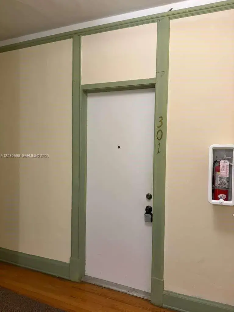 900 16th St # 301, Miami Beach FL 33139