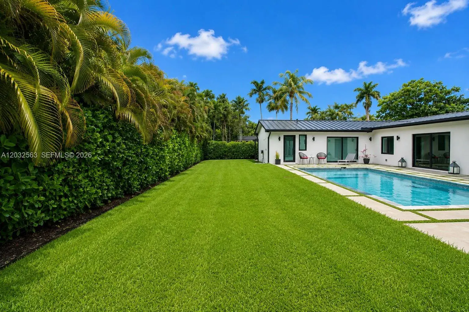 8700 SW 175th St, Palmetto Bay FL 33157