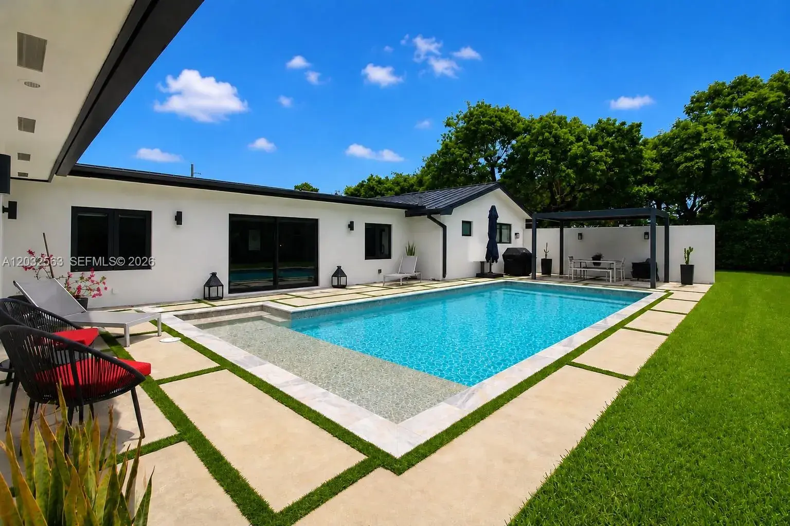 8700 SW 175th St, Palmetto Bay FL 33157
