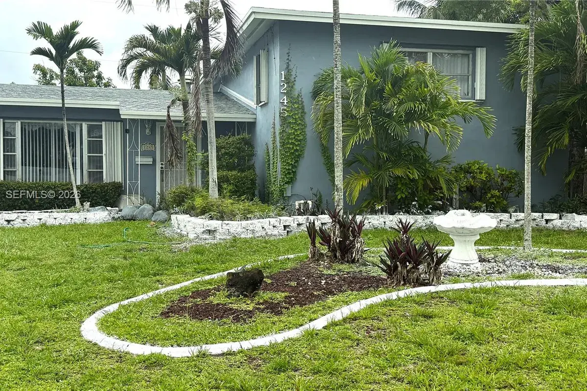1245 NE 203rd St, Miami FL 33179