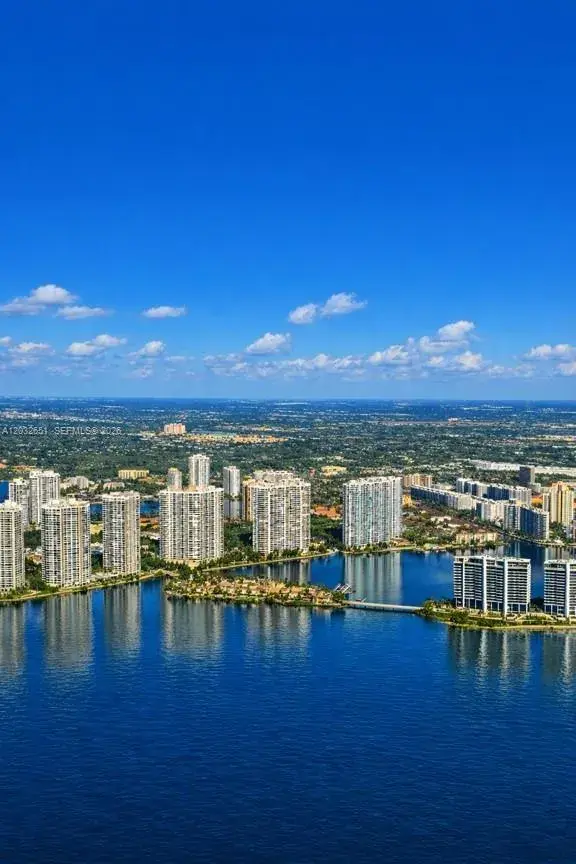 1000 W Island Blvd # 911, Aventura FL 33160