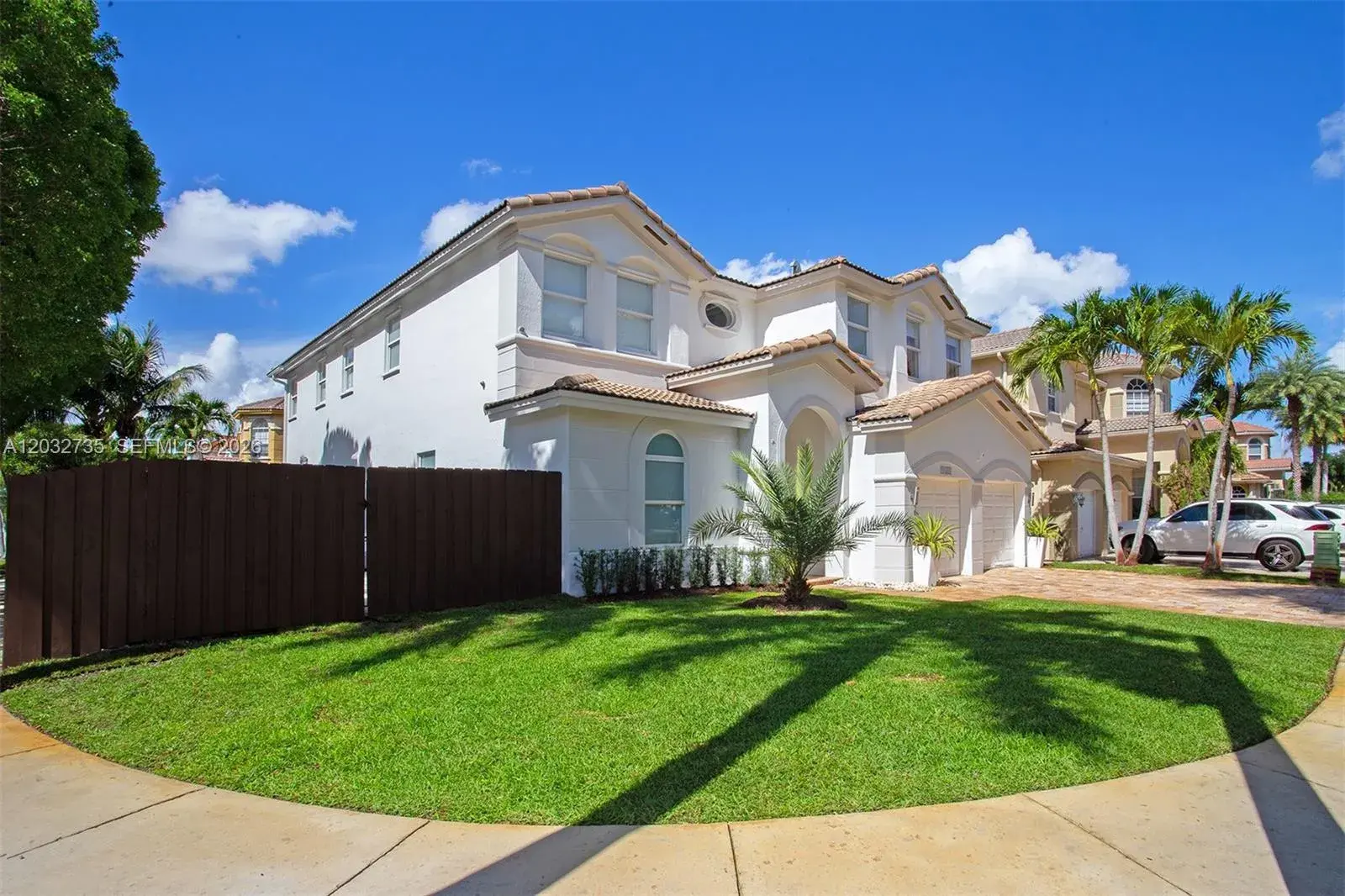 4 bedroom 4 bath for sale at 11559 NW 84th Ter, Doral FL 33178