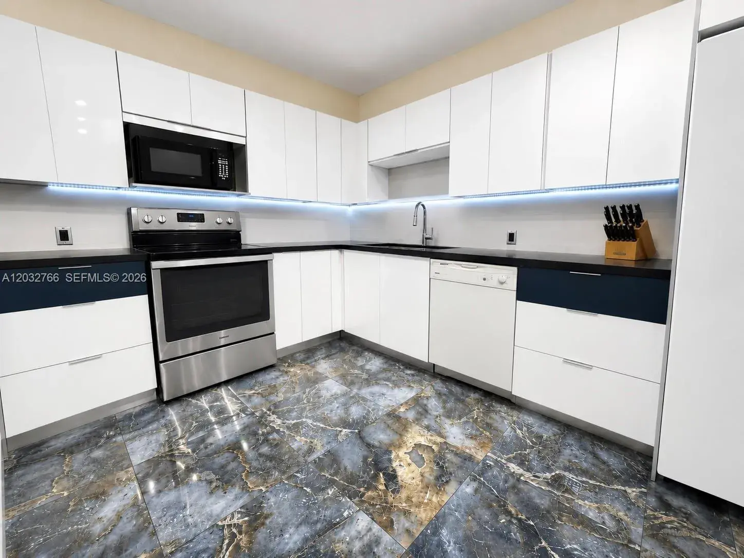 4200 Hillcrest Dr # 403, Hollywood FL 33021