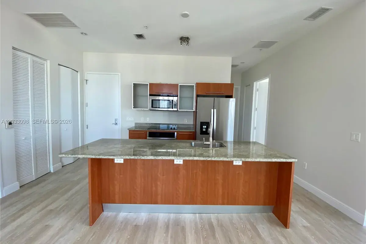 185 SW 7th St # 4311, Miami FL 33130