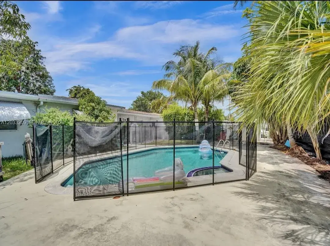 2 bedroom 1 bath Residential Lease for rent at 2442 Garfield St # 4, Hollywood FL 33020