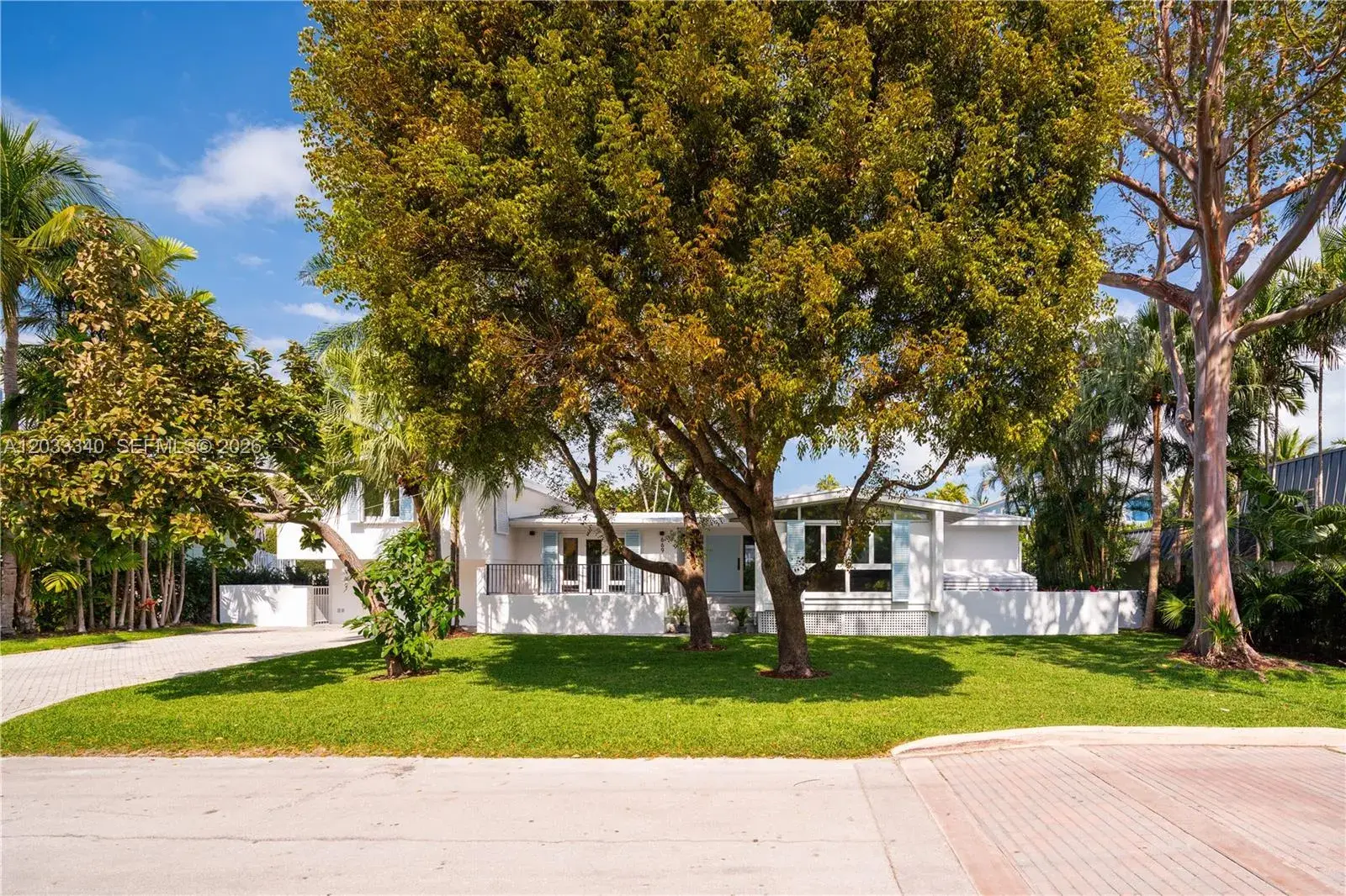 4 bedroom 3 bath for sale at 669 S Mashta Dr, Key Biscayne FL 33149