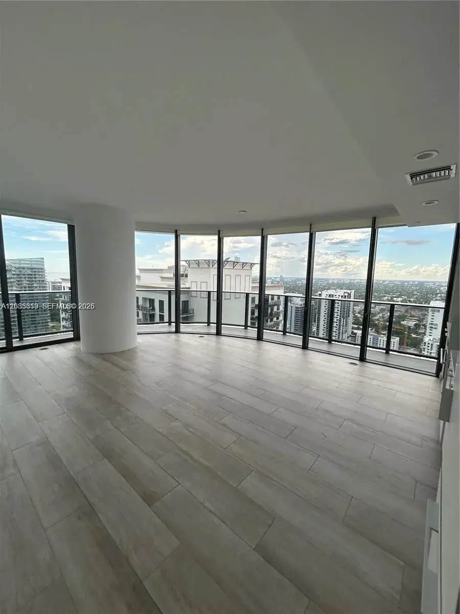 55 SW 9th St # 3506, Miami FL 33130