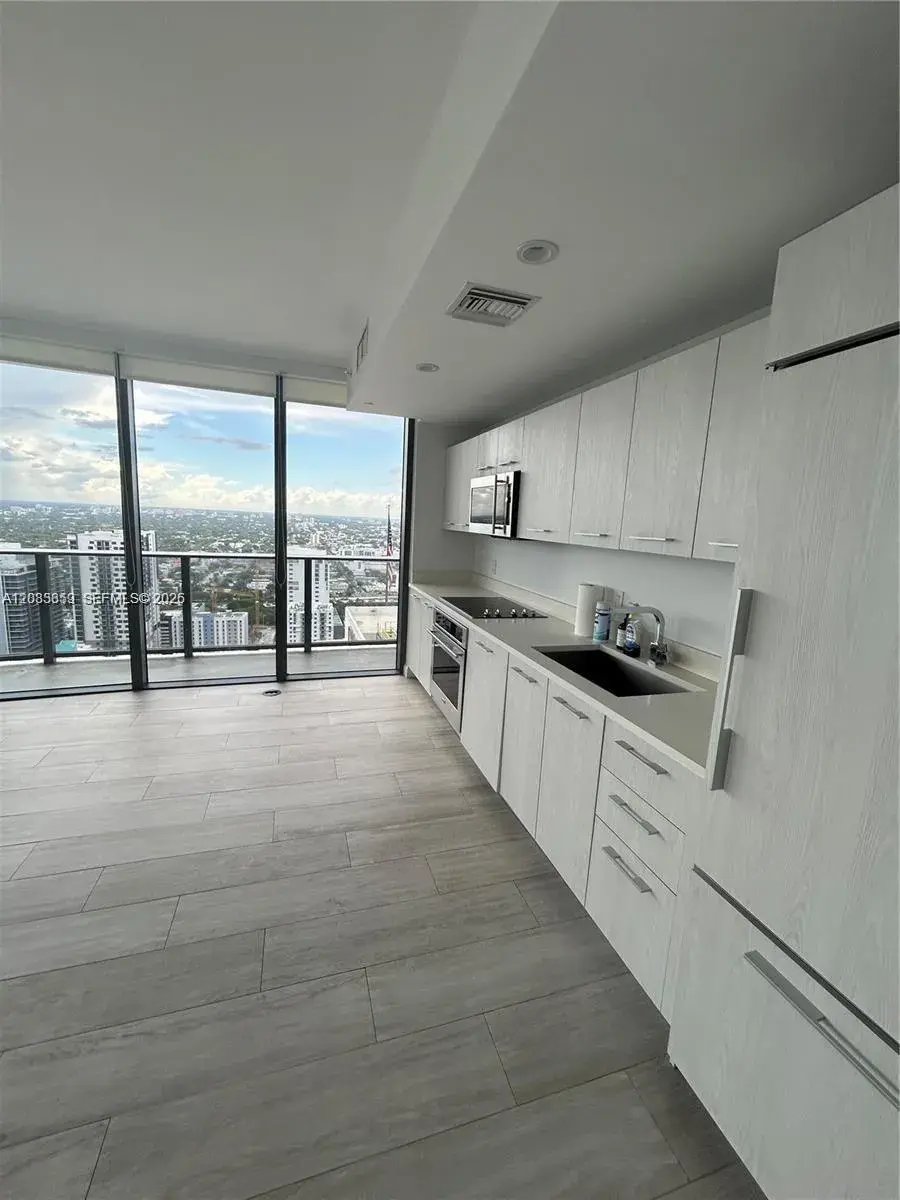 55 SW 9th St # 3506, Miami FL 33130