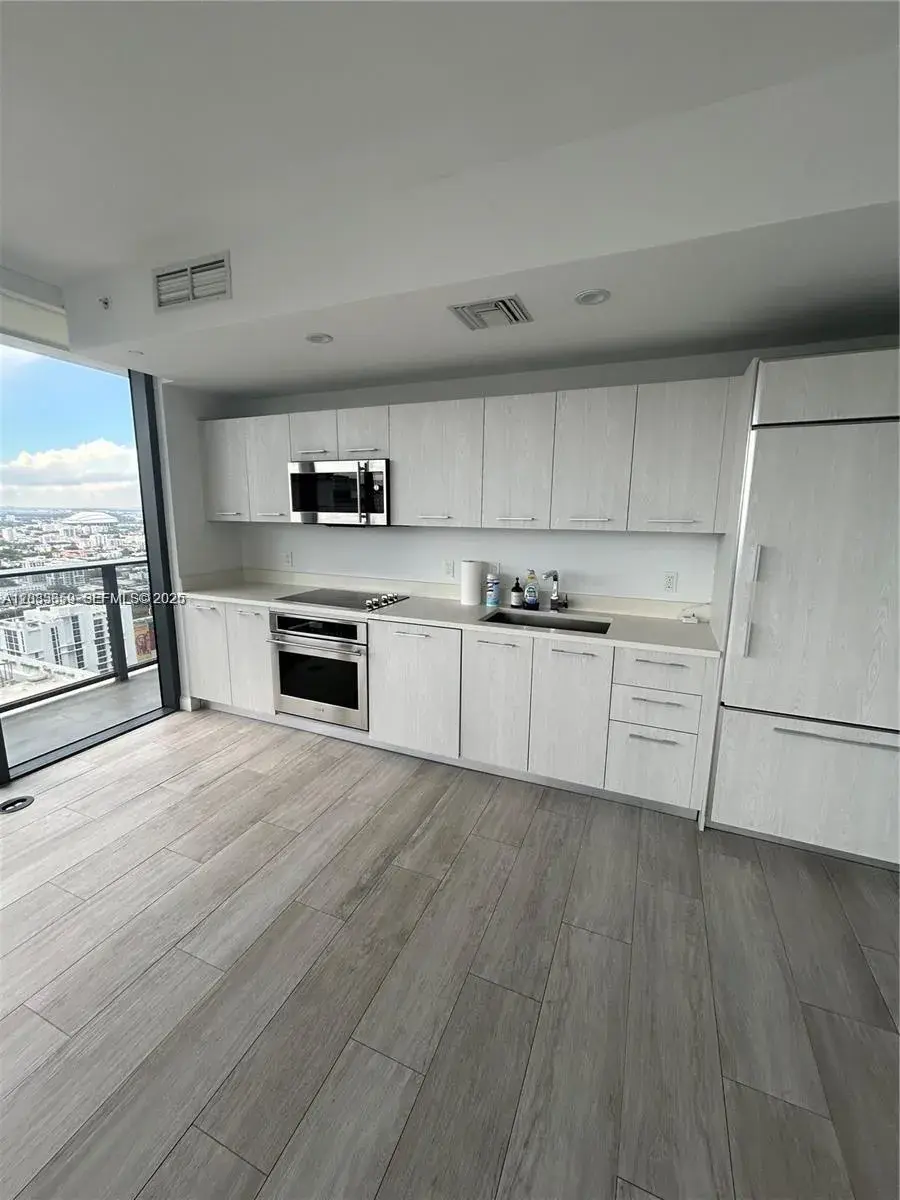 55 SW 9th St # 3506, Miami FL 33130