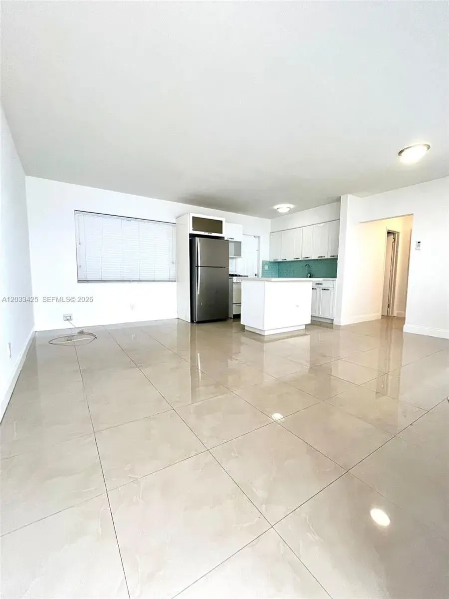 1 bedroom 1 bath Residential Lease for rent at 2031 Jackson St # 3, Hollywood FL 33020