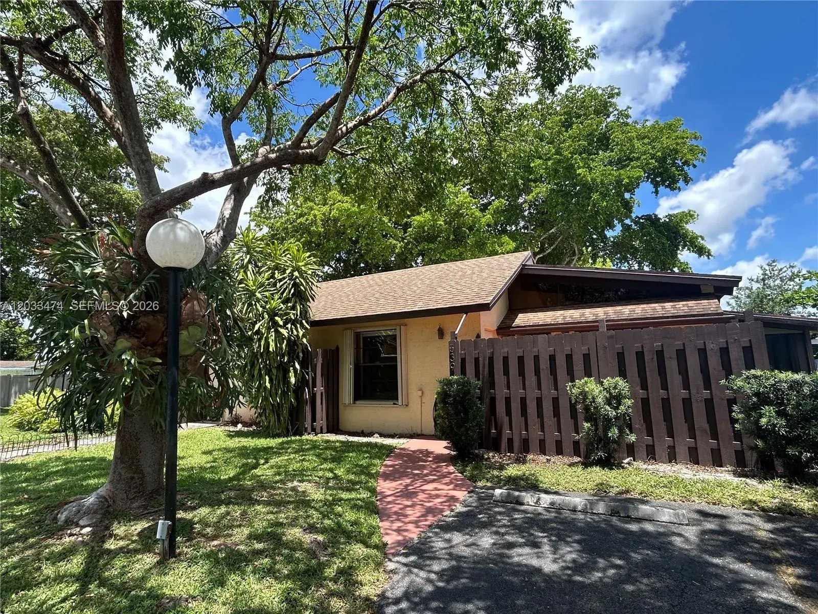 2 bedroom 2 bath Residential for sale at 539 Briarwood Cir # 57, Hollywood FL 33024