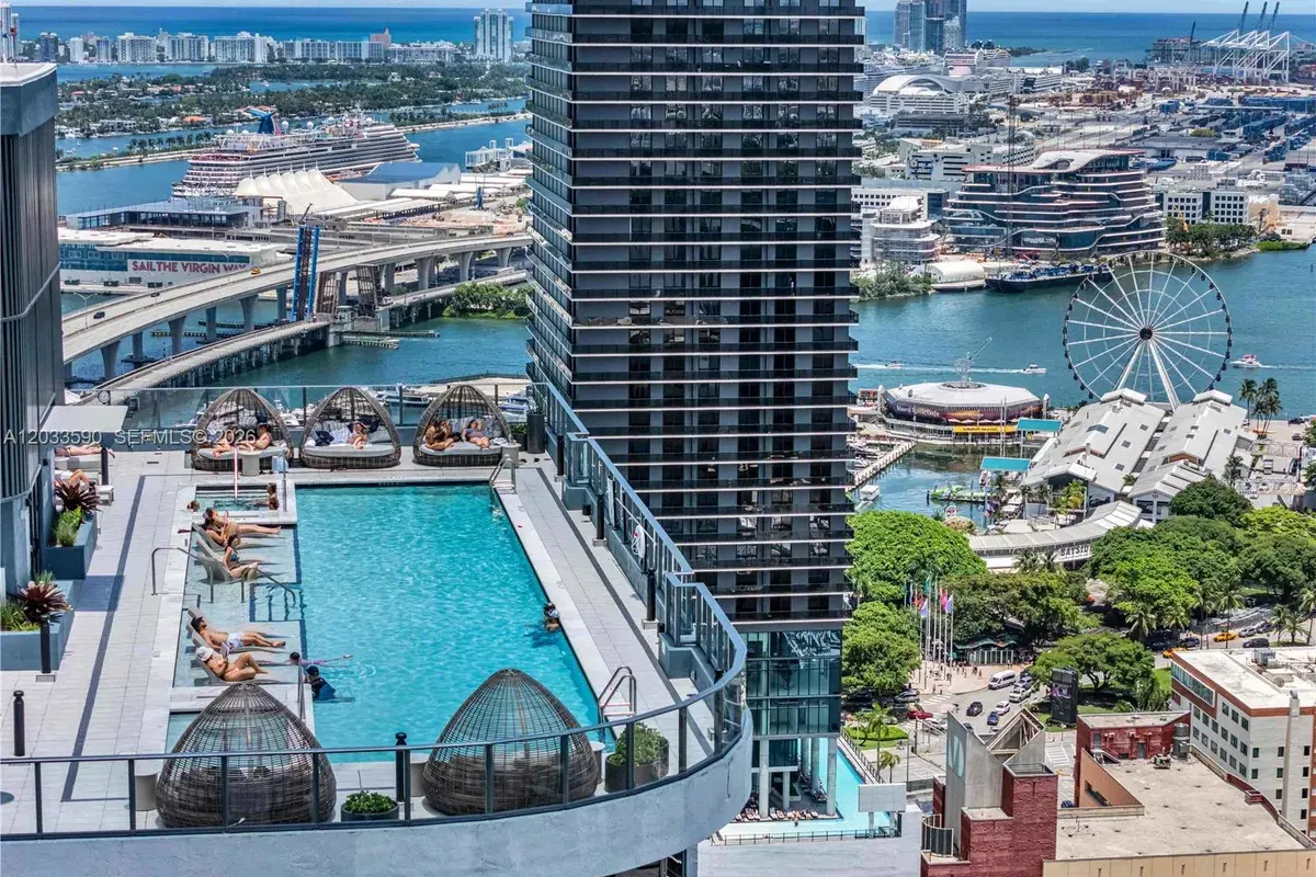121 NE 5th St # 1400, Miami FL 33132