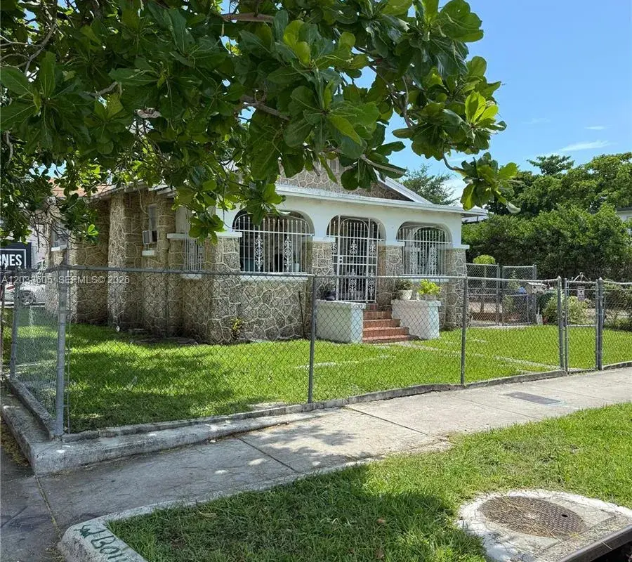 1269 NW 4th St, Miami FL 33125