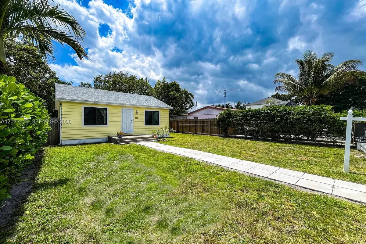 2330 Scott St, Hollywood FL 33020